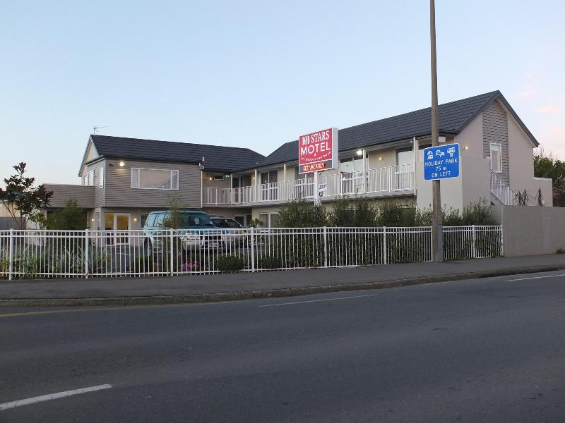 101 Stars Motel image