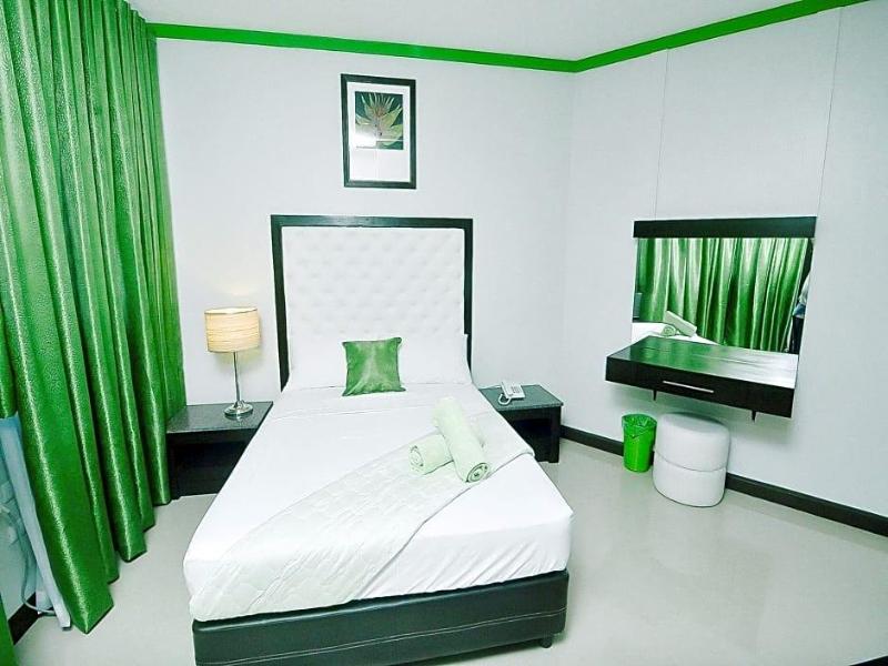 Green Banana Business Hotel image