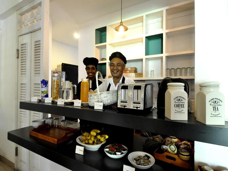Clock Inn Dehiwala image