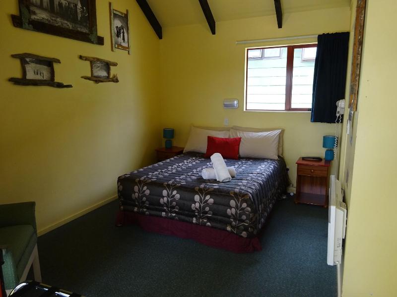 Glow Worm Accommodation image