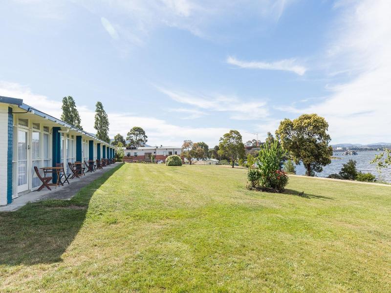 Riverfront Motel Villas