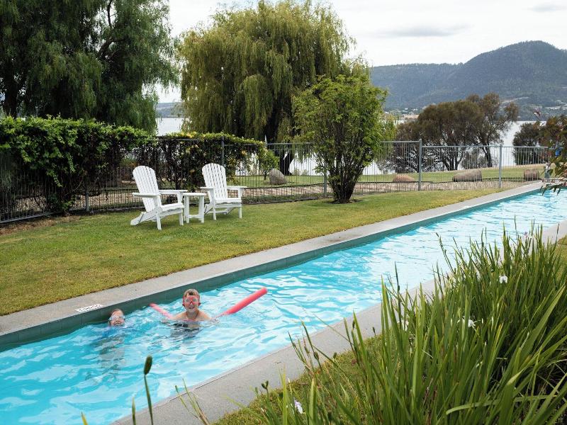 Riverfront Motel Villas