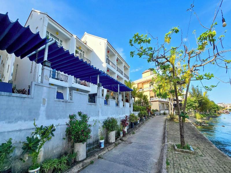 Riverside White House Villa image
