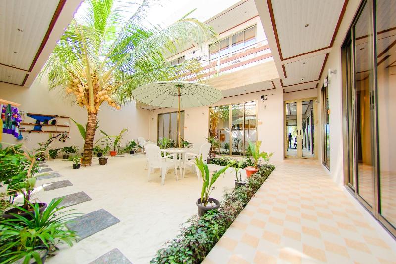 White Sand Lodge at Maafushi — photo 4