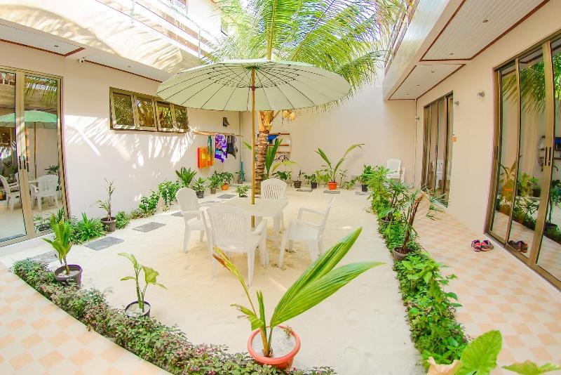 White Sand Lodge at Maafushi