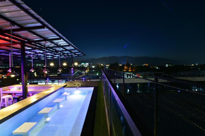 248 Street Hostel (Rooftop Bar and Pool)