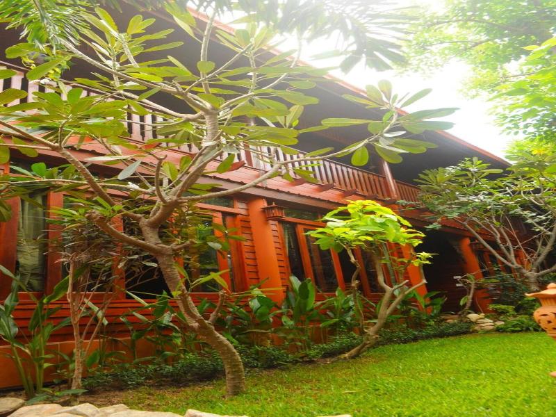 Ruen Kanok Thai House image
