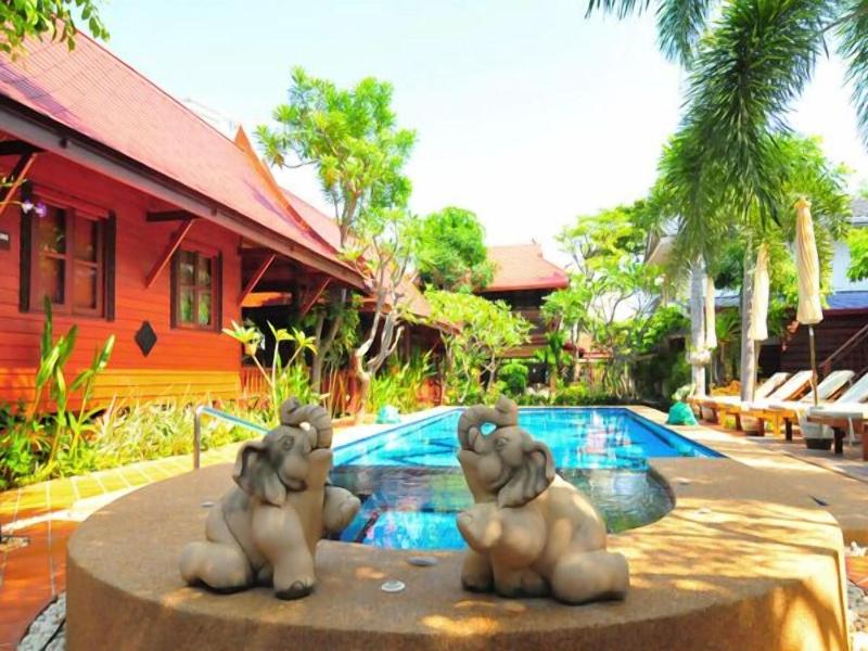 Ruen Kanok Thai House image
