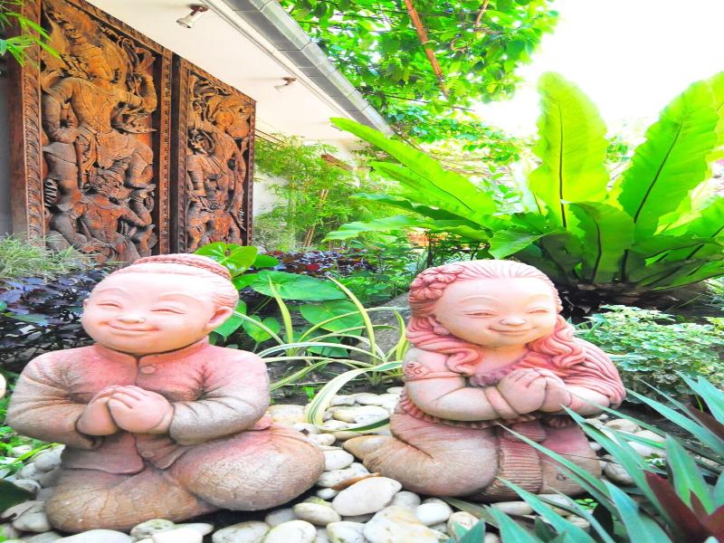 Ruen Kanok Thai House image