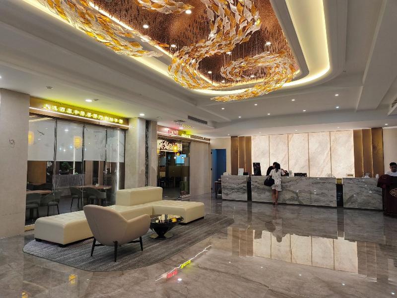 Lido De Paris Hotel image