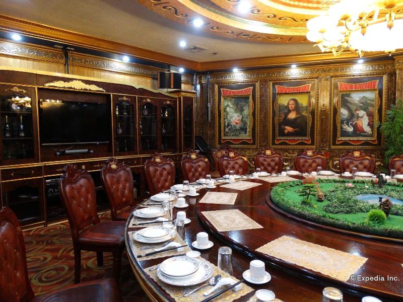 Lido De Paris Hotel image