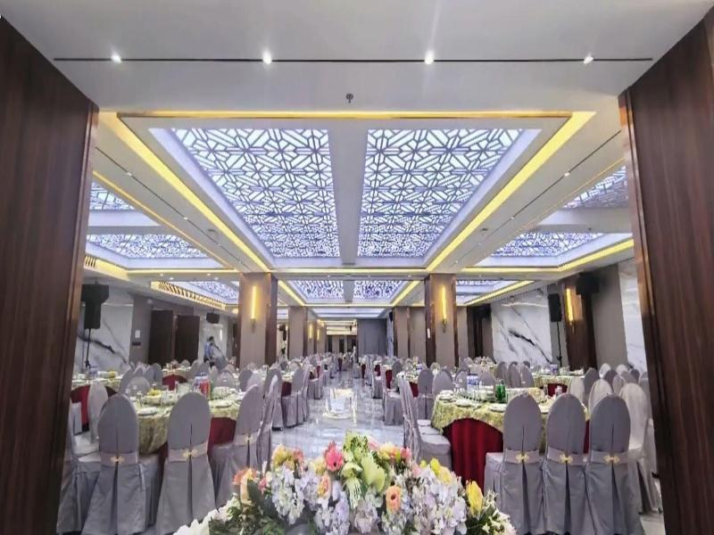 Lido De Paris Hotel image