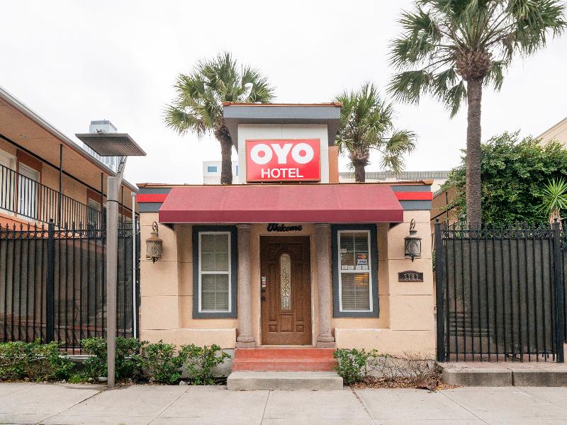 OYO Hotel & Apartments Houston Galleria