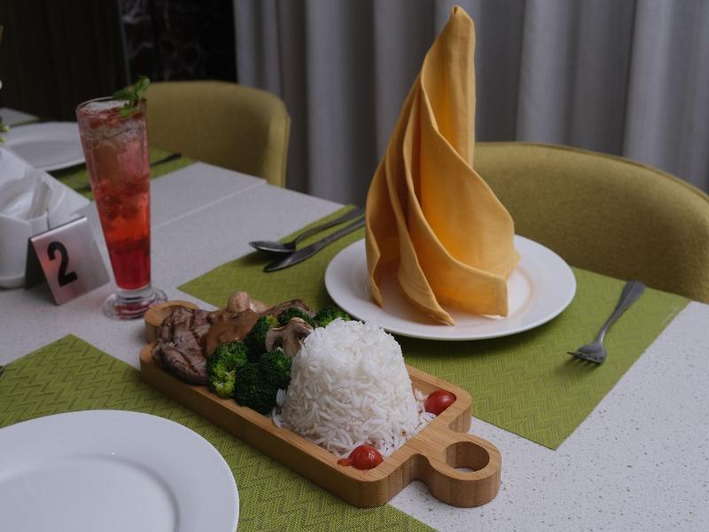 Taj Al Worood Hotel — restaurant