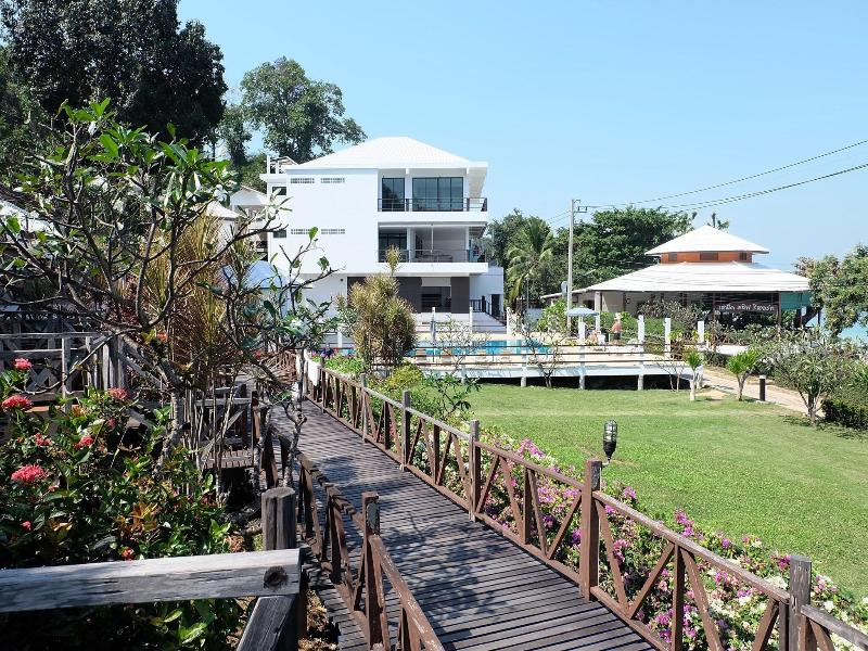 Samed Cliff Resort image