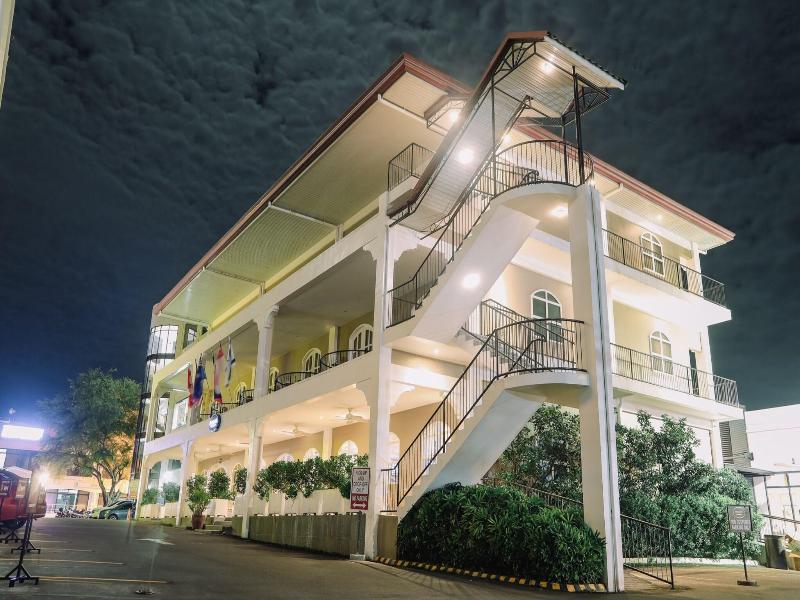 Kingsleys Hotel And Gastro Pub image