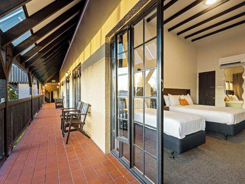 Knights Inn image