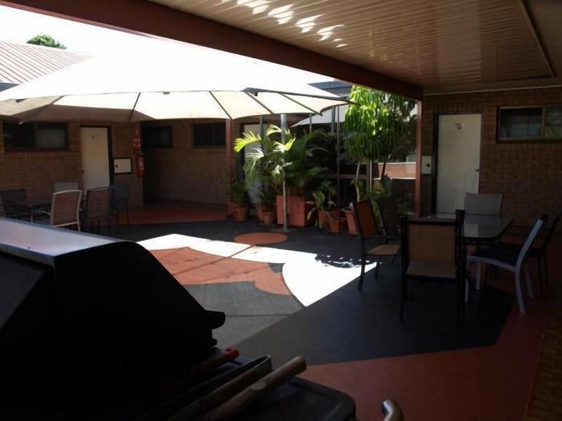 Aaa Lancaster Court Motel image