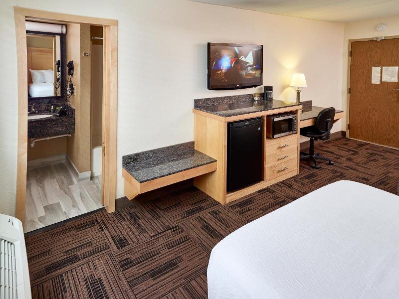 Livinn Hotel Maplewood image