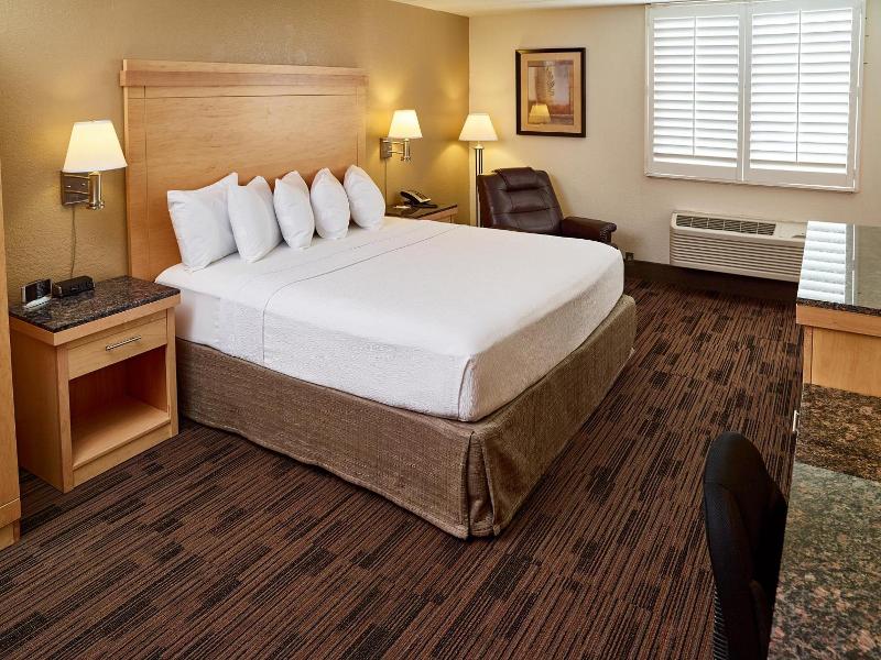 Livinn Hotel Maplewood image
