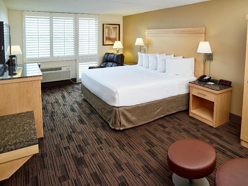 Livinn Hotel Maplewood image
