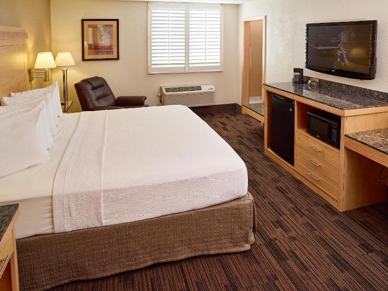 Livinn Hotel Maplewood image