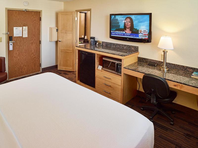 Livinn Hotel Maplewood image