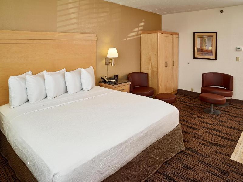 Livinn Hotel Maplewood image