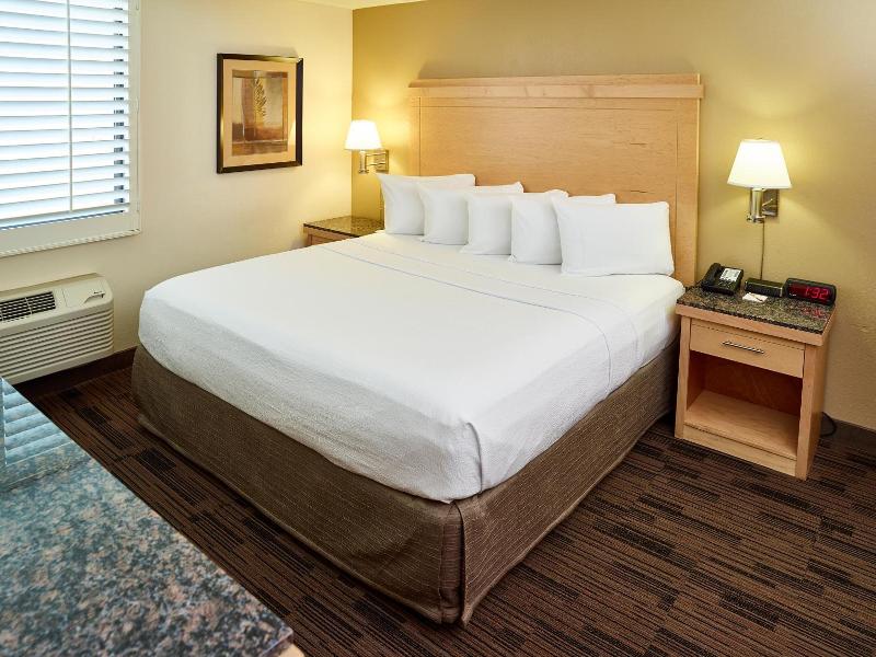 Livinn Hotel Maplewood image