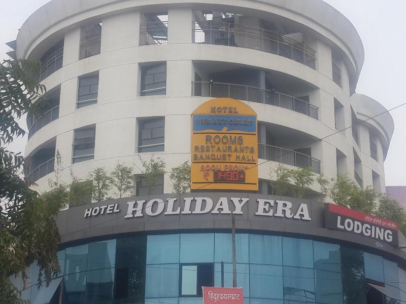 Holiday Era Lodging — exterior view