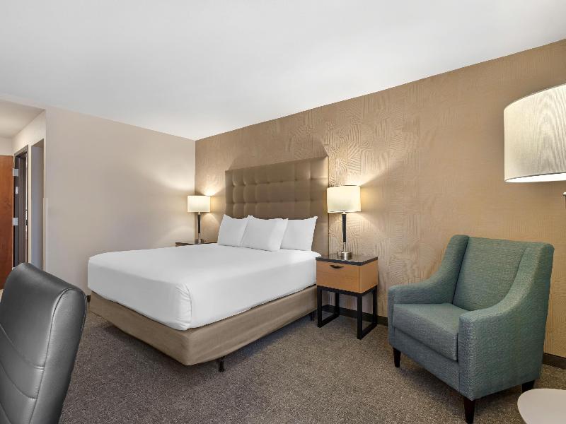 Drury Inn Suites Joplin image