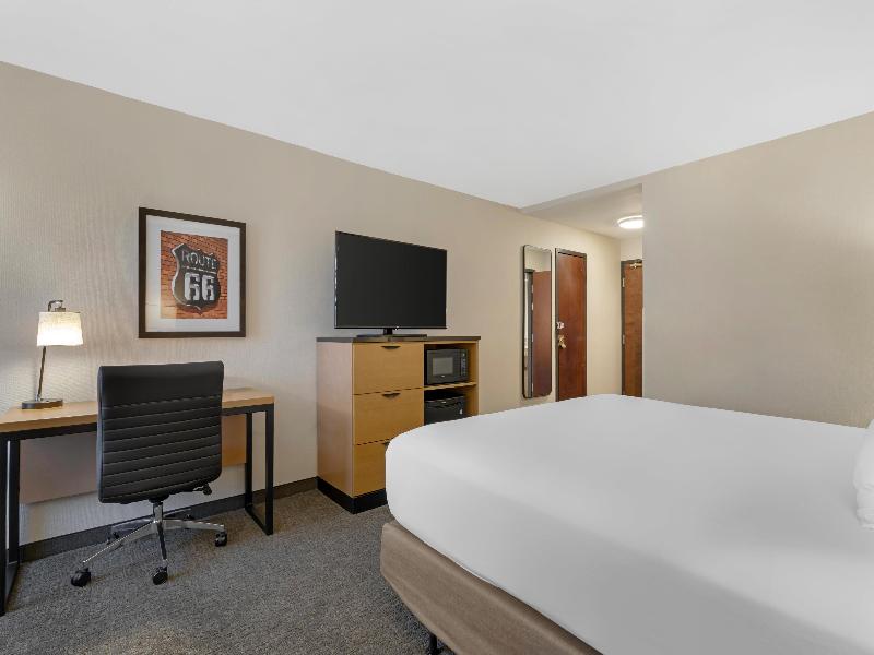 Drury Inn Suites Joplin image