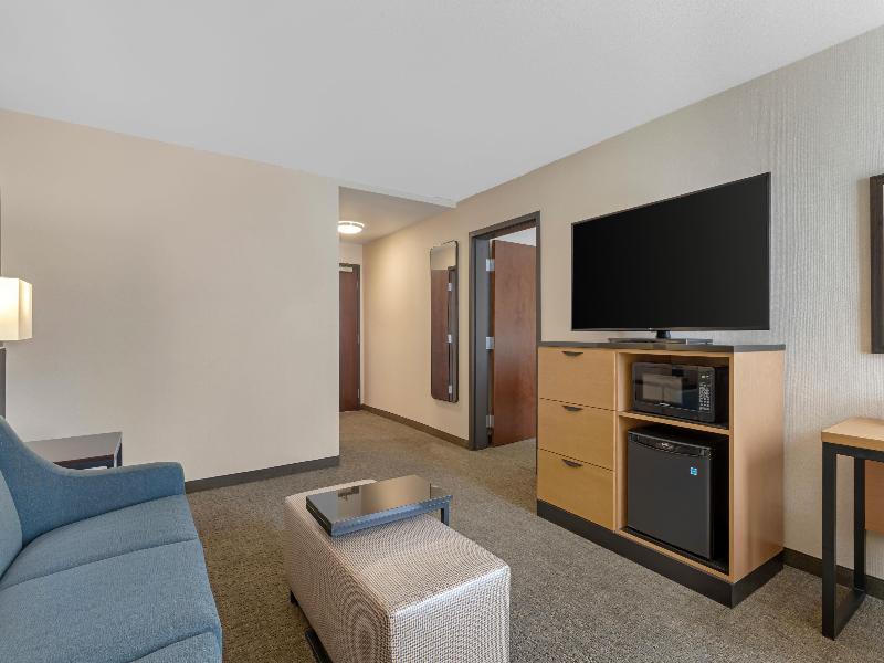Drury Inn Suites Joplin image