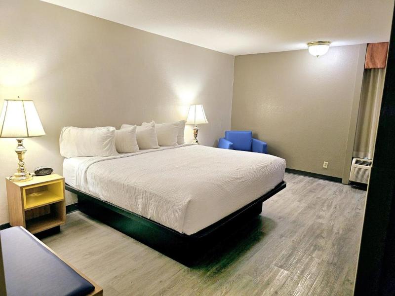 Days Inn by Wyndham Rolla image
