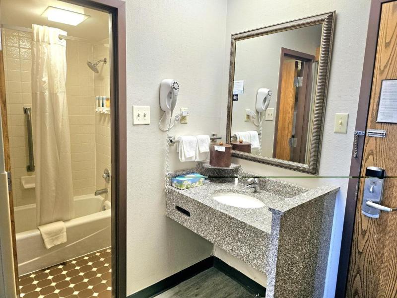 Days Inn by Wyndham Rolla image