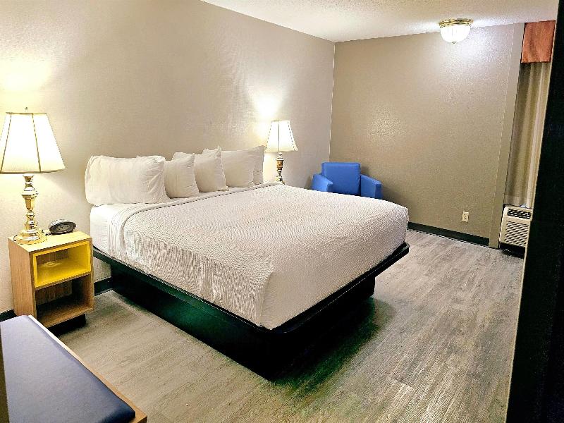 Days Inn by Wyndham Rolla image
