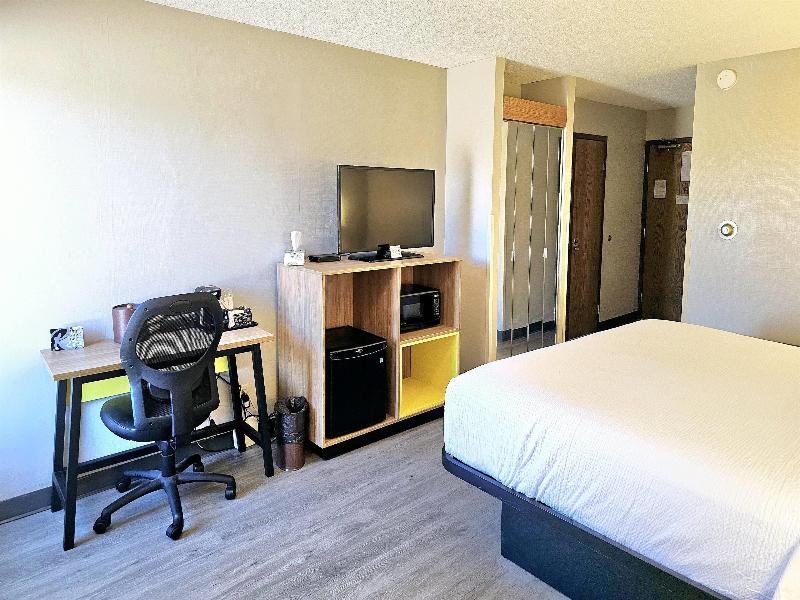 Days Inn by Wyndham Rolla image