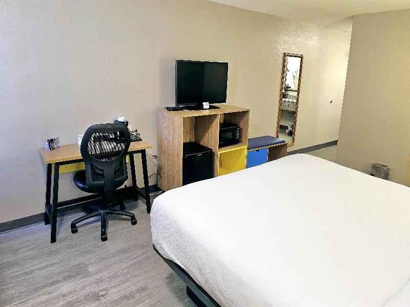 Days Inn by Wyndham Rolla image
