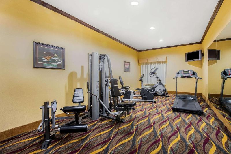 La Quinta Inn Suites Eastland image