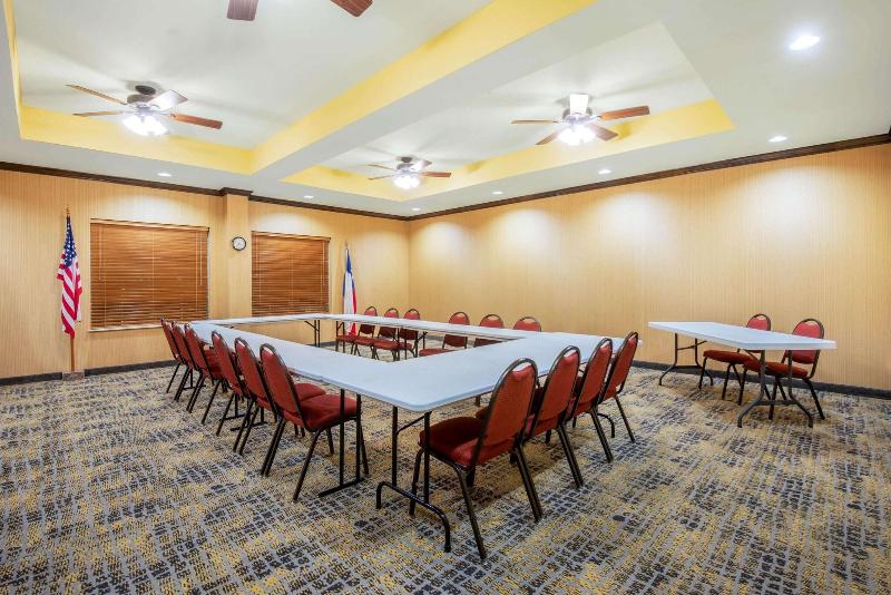 La Quinta Inn Suites Eastland image