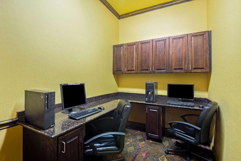 La Quinta Inn Suites Eastland image