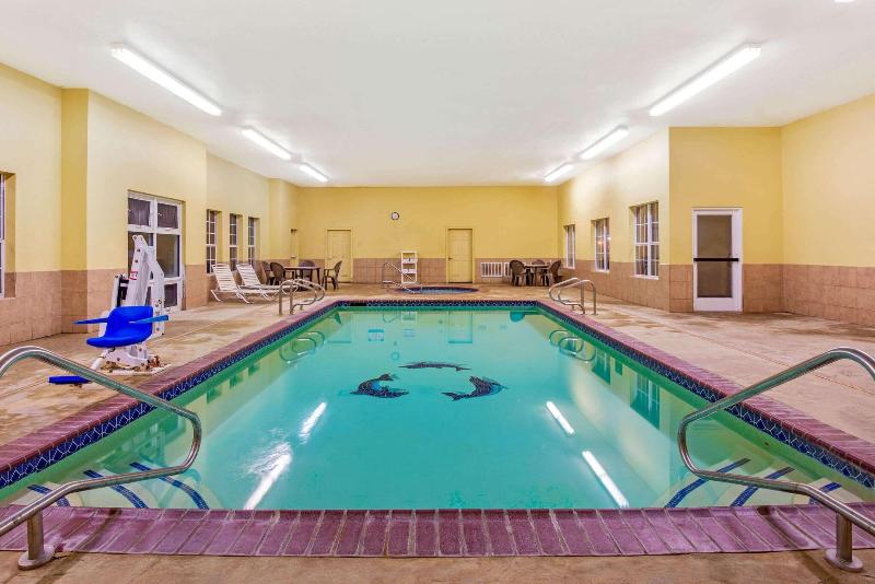 La Quinta Inn Suites Eastland image