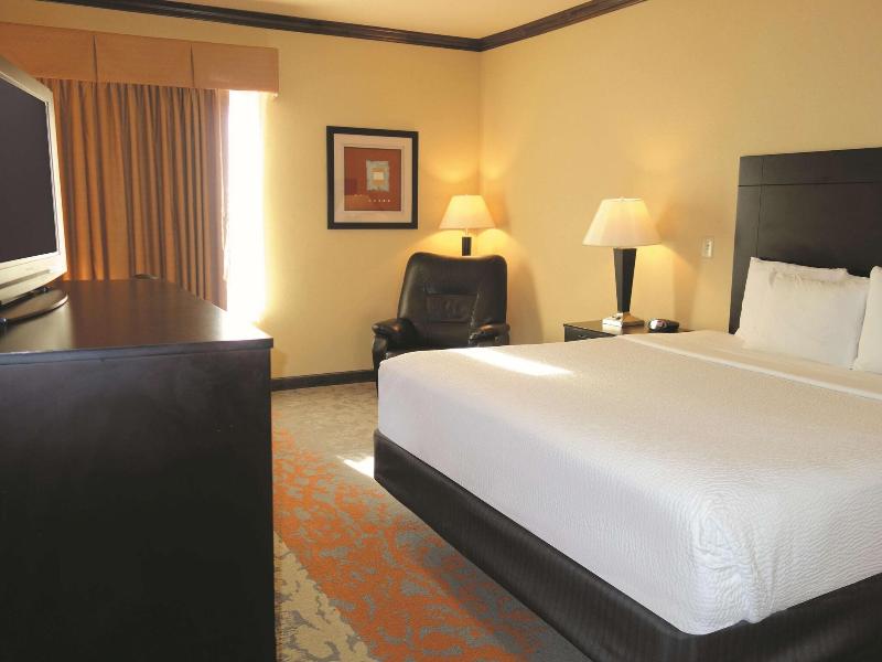 La Quinta Inn Suites Eastland image