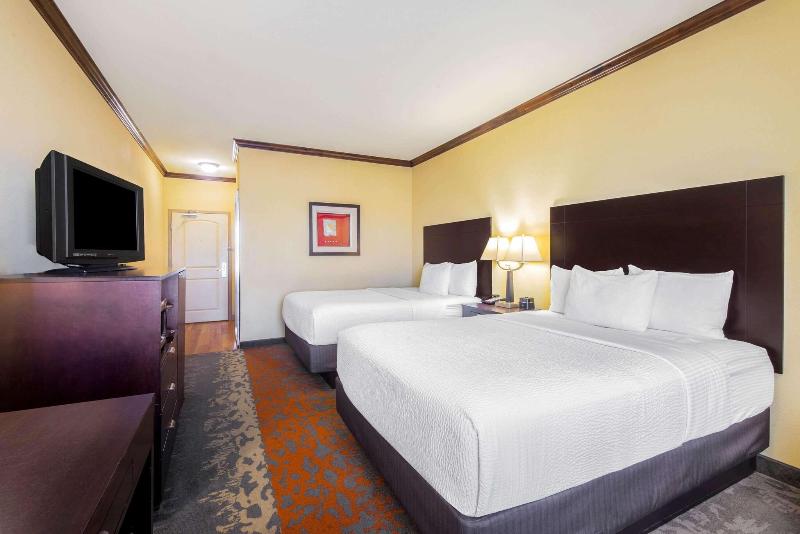 La Quinta Inn Suites Eastland image