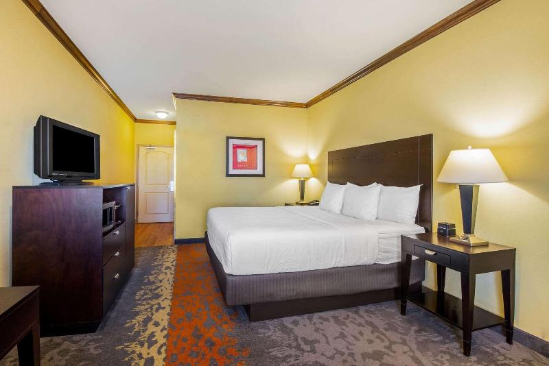 La Quinta Inn Suites Eastland image