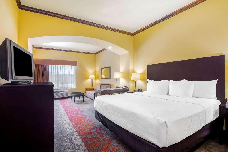 La Quinta Inn Suites Eastland image