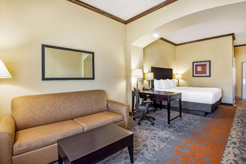 La Quinta Inn Suites Eastland image