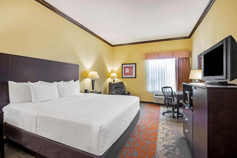 La Quinta Inn Suites Eastland image
