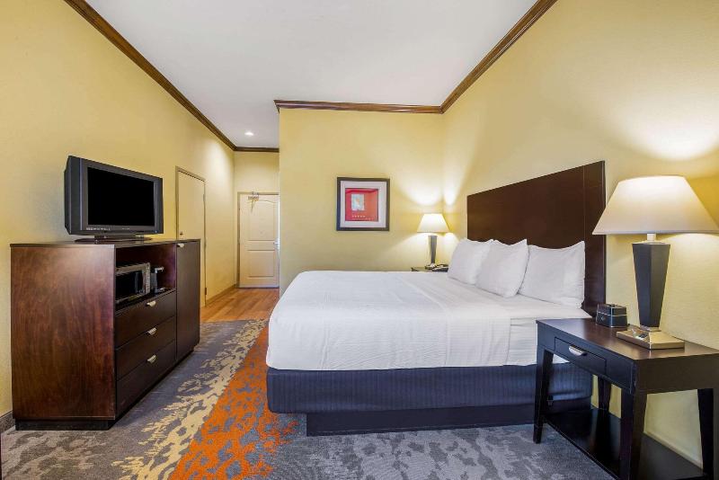 La Quinta Inn Suites Eastland image