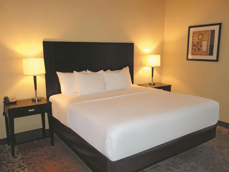 La Quinta Inn Suites Eastland image